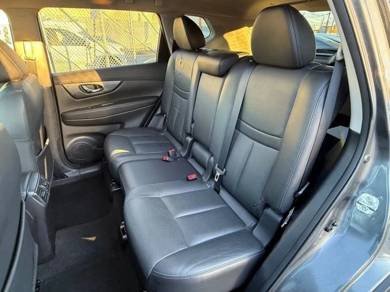 2015 Nissan Rogue - Image 11 of 12
