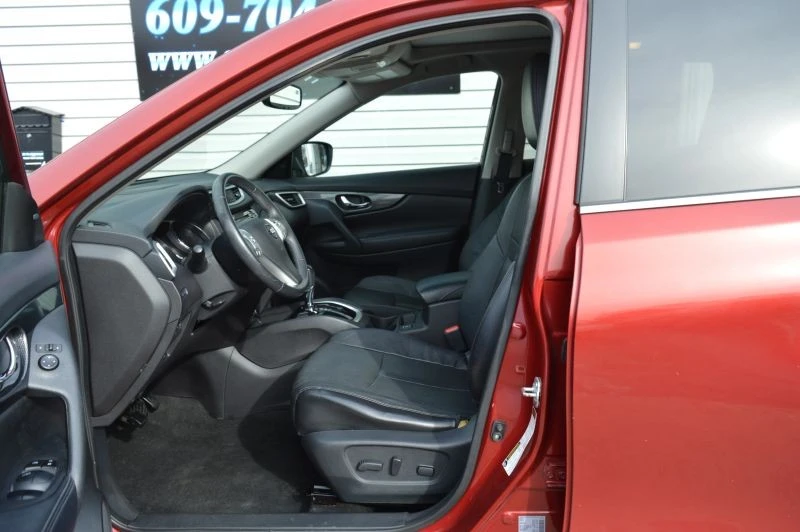 2015 Nissan Rogue - Image 10 of 12