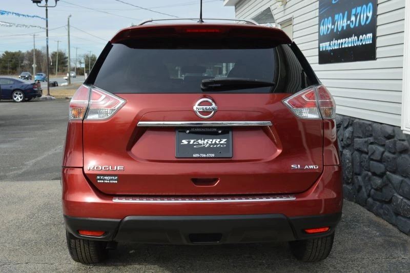 2015 Nissan Rogue - Image 4 of 12