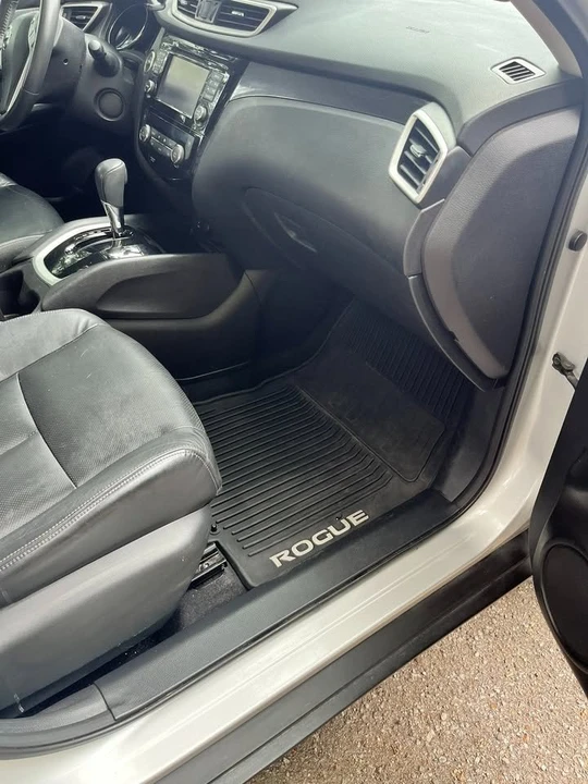 2015 Nissan Rogue - Image 19 of 20
