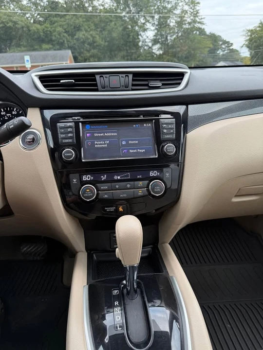 2015 Nissan Rogue - Image 17 of 19