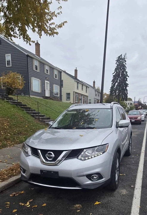 2015 Nissan Rogue - Image 4 of 11