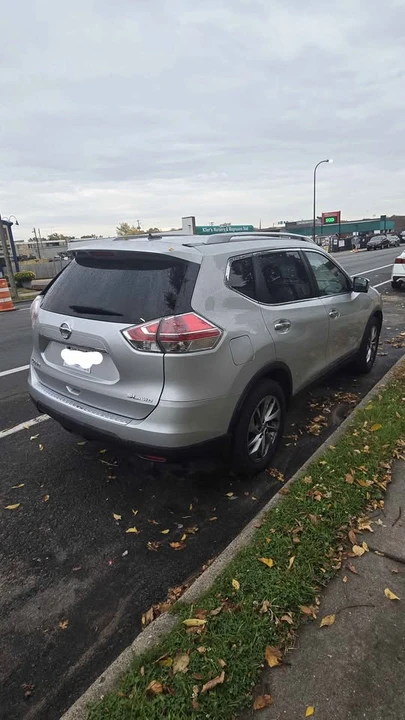 2015 Nissan Rogue - Image 9 of 11
