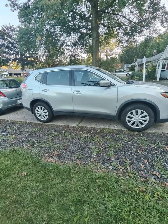 2015 Nissan Rogue - Image 13 of 15