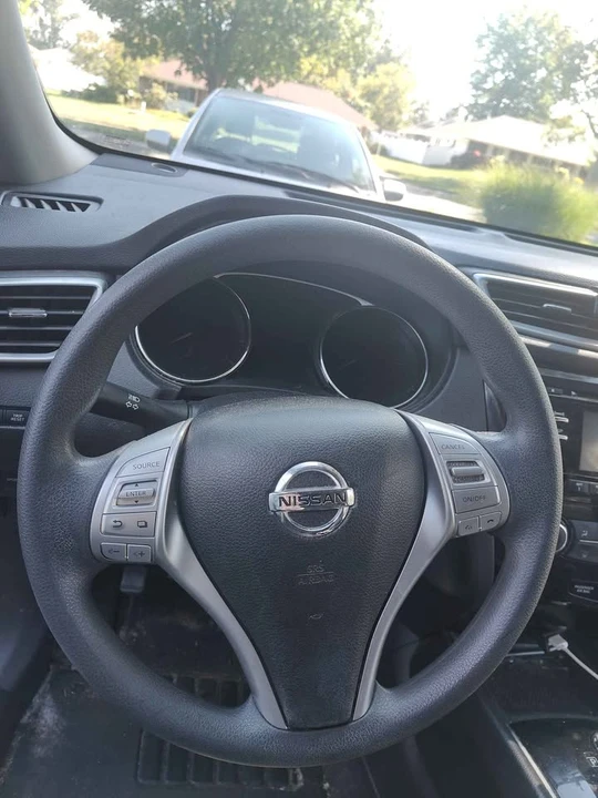 2015 Nissan Rogue - Image 5 of 15