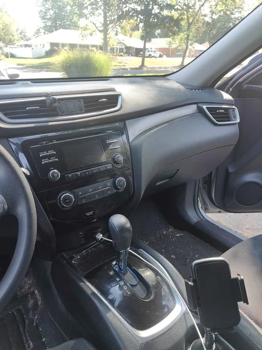 2015 Nissan Rogue - Image 6 of 15