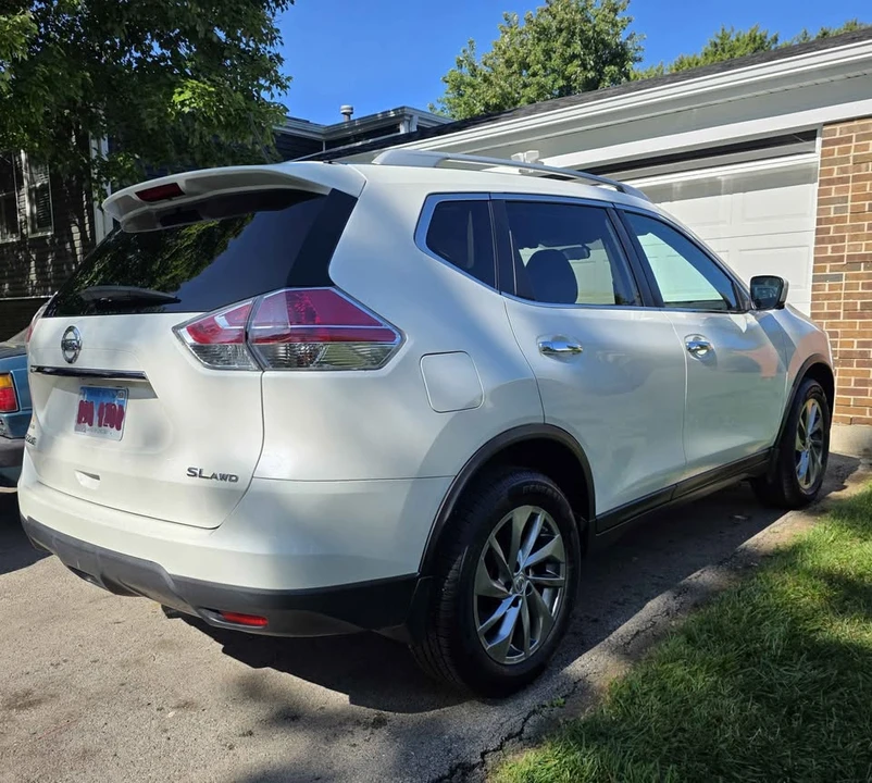 2015 Nissan Rogue - Image 4 of 8