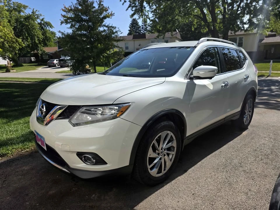 2015 Nissan Rogue - Image 2 of 8