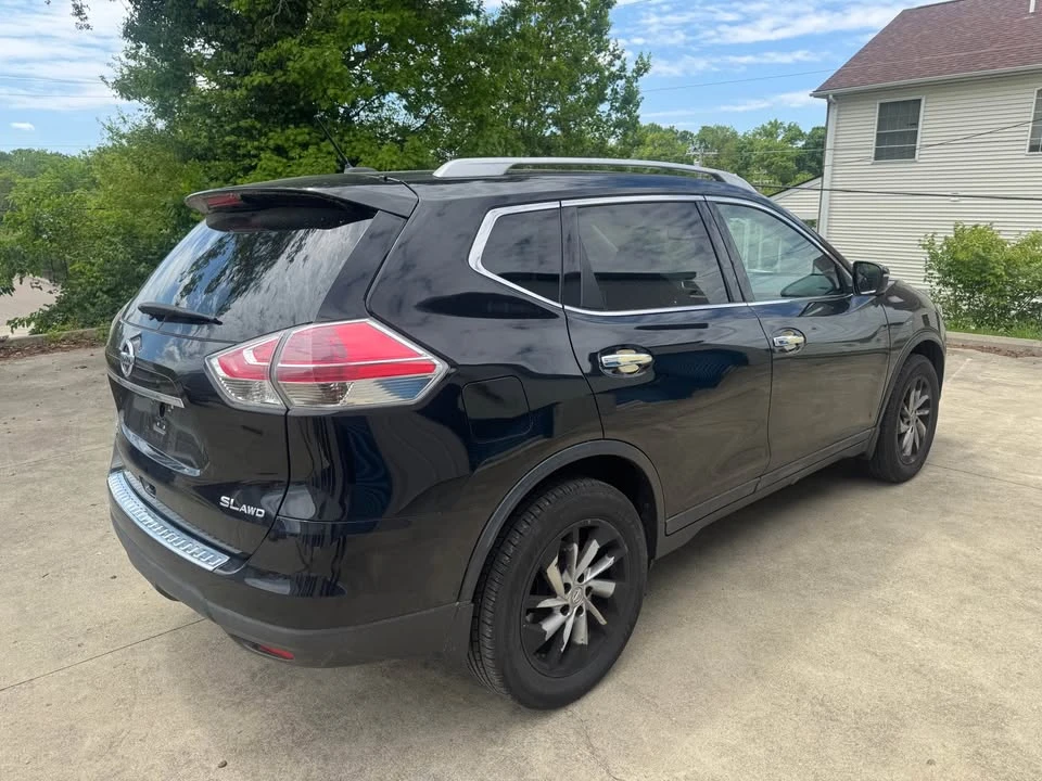 2015 Nissan Rogue - Image 4 of 11