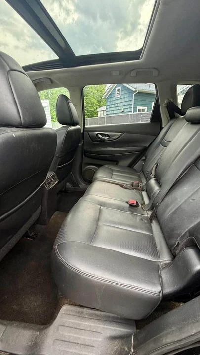 2015 Nissan Rogue - Image 10 of 15