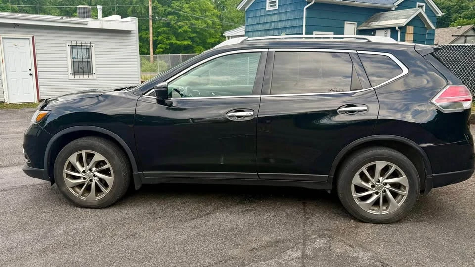 2015 Nissan Rogue - Image 8 of 15