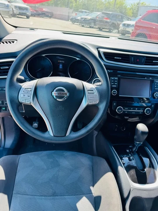2015 Nissan Rogue - Image 5 of 8