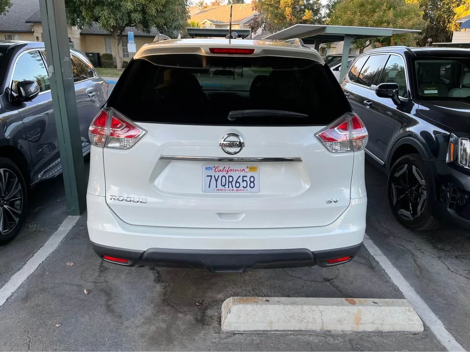 2015 Nissan Rogue - Image 7 of 11