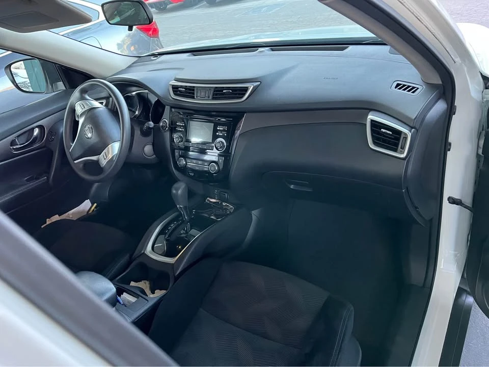2015 Nissan Rogue - Image 4 of 11