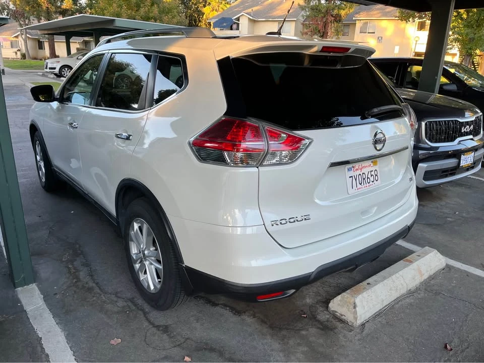 2015 Nissan Rogue - Image 8 of 11