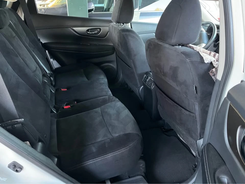 2015 Nissan Rogue - Image 2 of 11