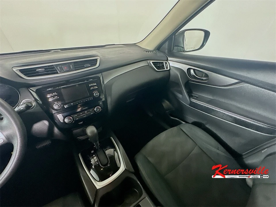 2015 Nissan Rogue - Image 11 of 21