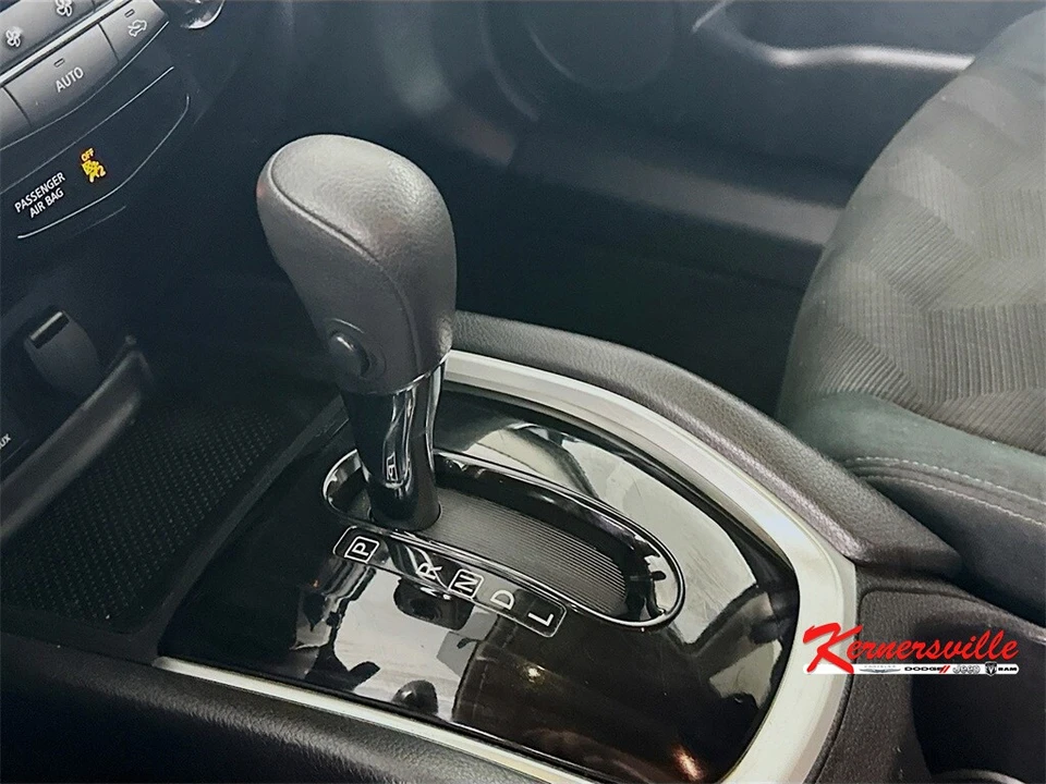 2015 Nissan Rogue - Image 16 of 21