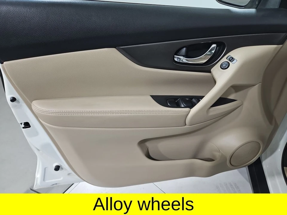 2015 Nissan Rogue - Image 11 of 12