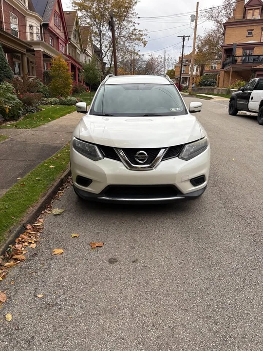 2015 Nissan Rogue - Image 2 of 3
