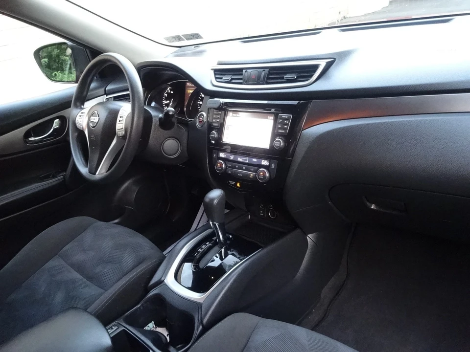 2015 Nissan Rogue - Image 11 of 20