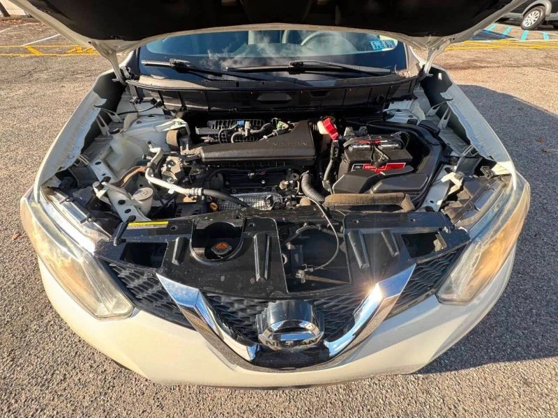 2015 Nissan Rogue - Image 10 of 12