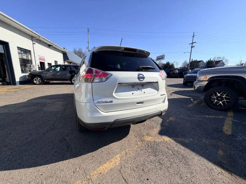2015 Nissan Rogue - Image 11 of 12
