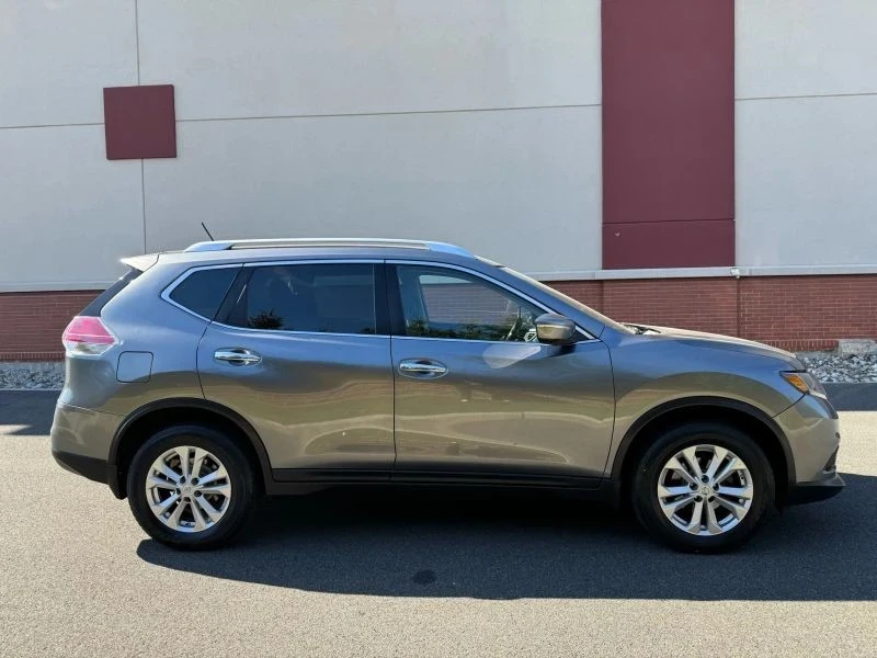 2015 Nissan Rogue - Image 11 of 12