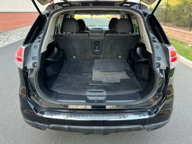 2015 Nissan Rogue - Image 10 of 12