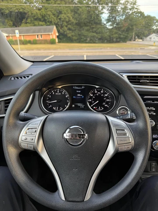 2015 Nissan Rogue - Image 15 of 19