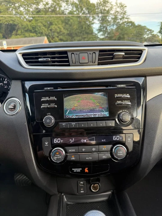 2015 Nissan Rogue - Image 4 of 19
