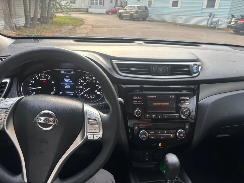 2015 Nissan Rogue - Image 5 of 6