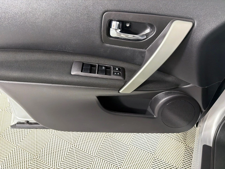 2015 Nissan Rogue - Image 8 of 21