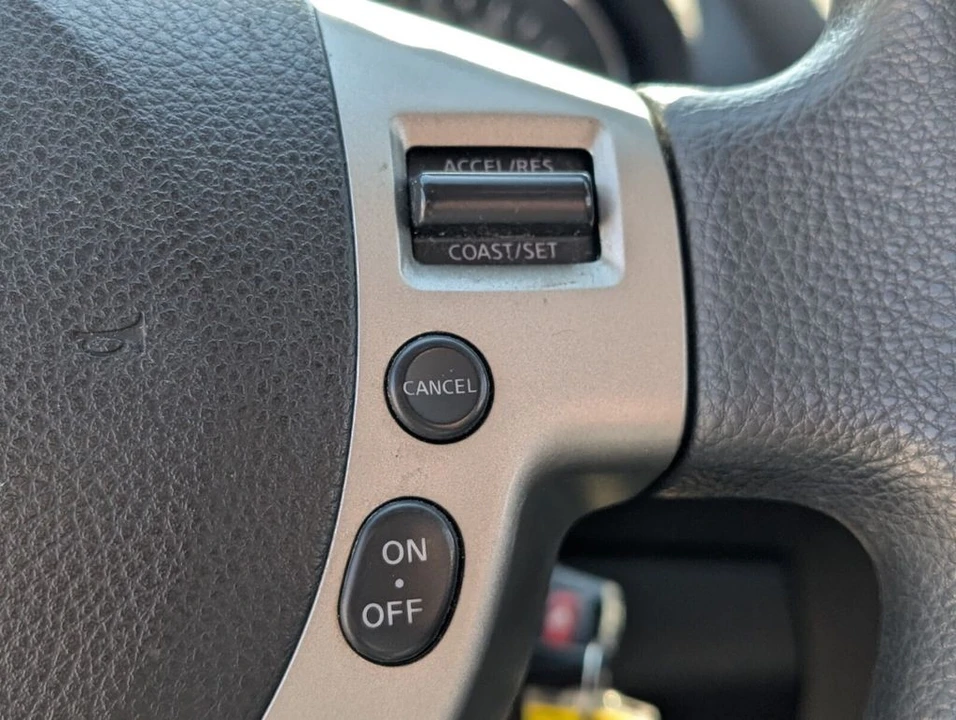 2015 Nissan Rogue - Image 24 of 28