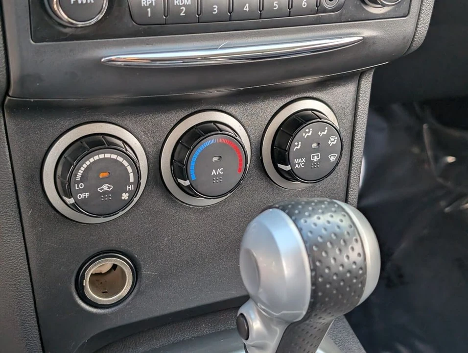 2015 Nissan Rogue - Image 12 of 21