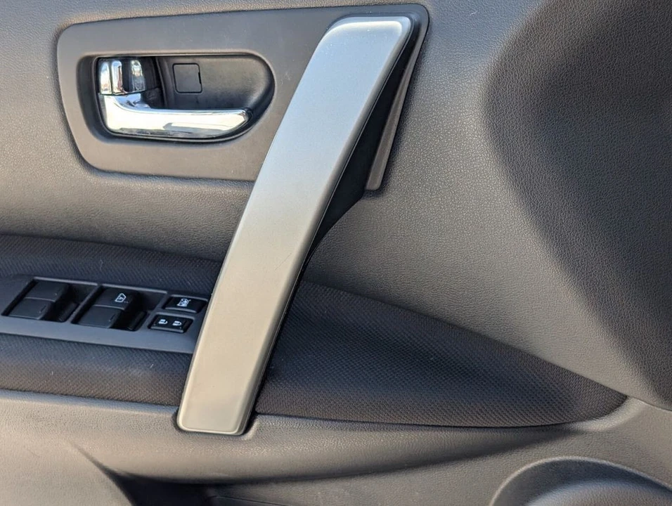2015 Nissan Rogue - Image 27 of 28