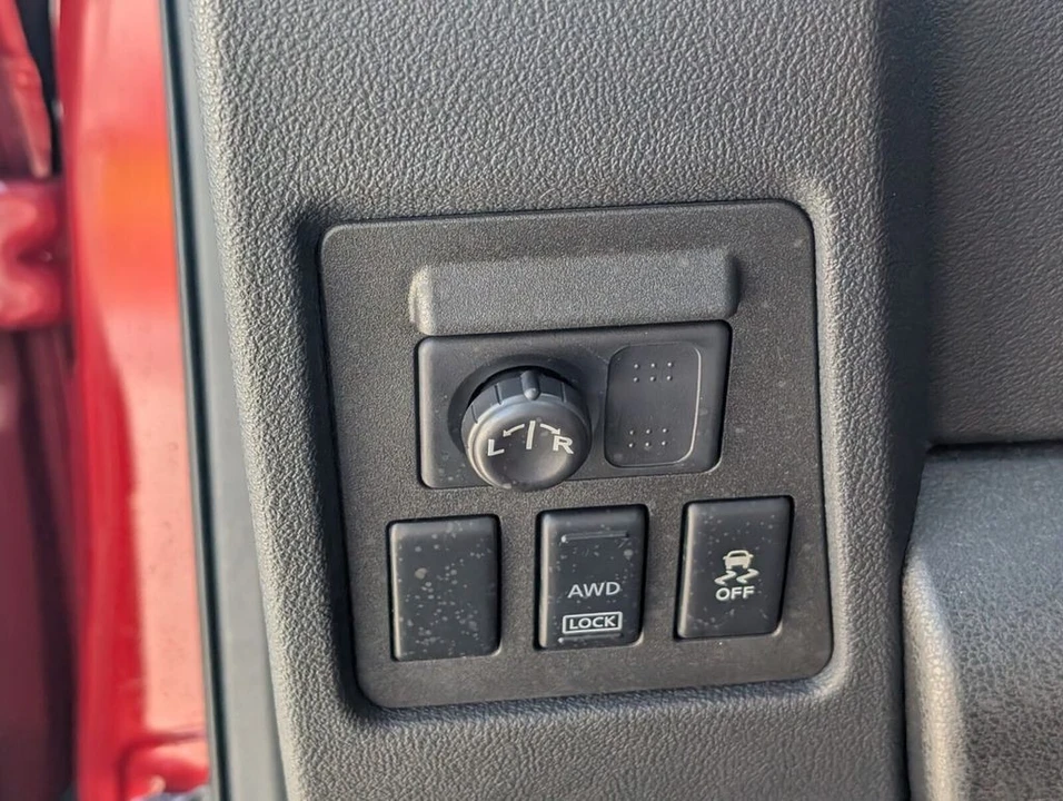 2015 Nissan Rogue - Image 28 of 28