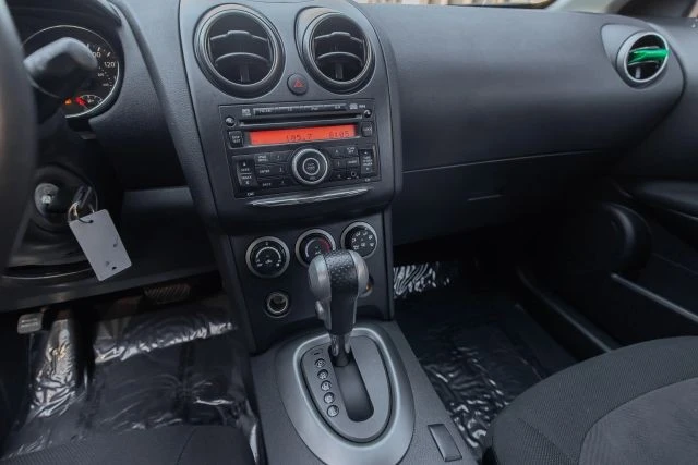2015 Nissan Rogue - Image 25 of 31
