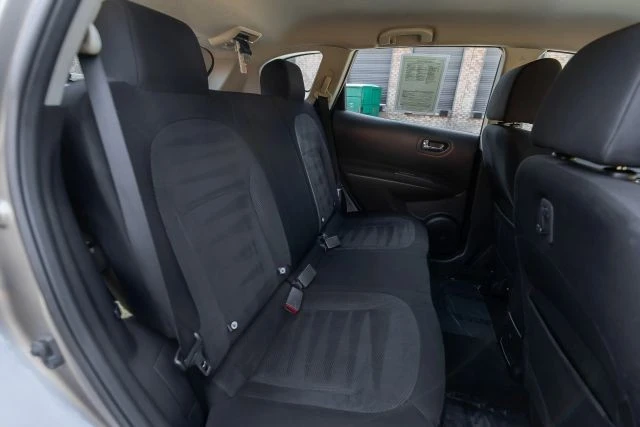 2015 Nissan Rogue - Image 29 of 31