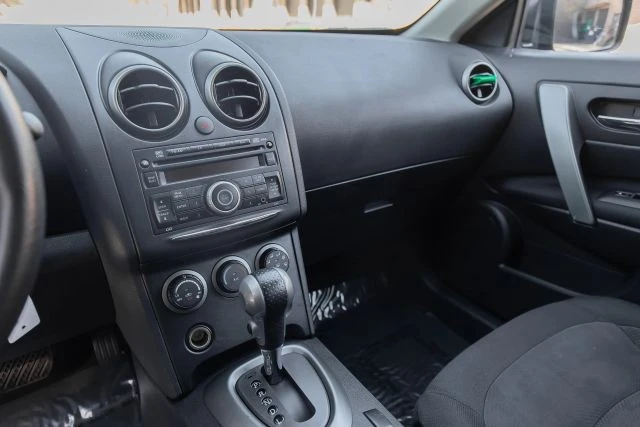 2015 Nissan Rogue - Image 23 of 31
