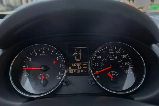 2015 Nissan Rogue - Image 26 of 31