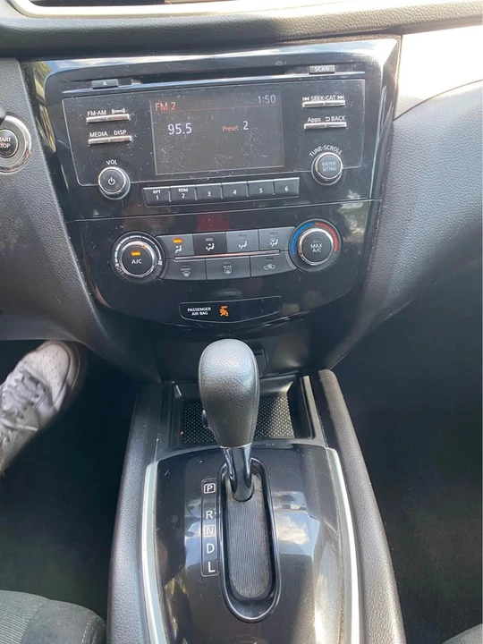 2015 Nissan Rogue - Image 14 of 15