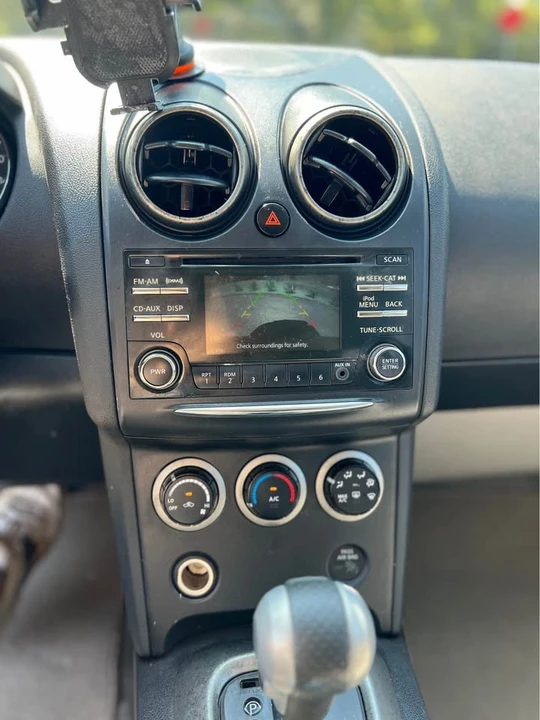 2015 Nissan Rogue - Image 11 of 16