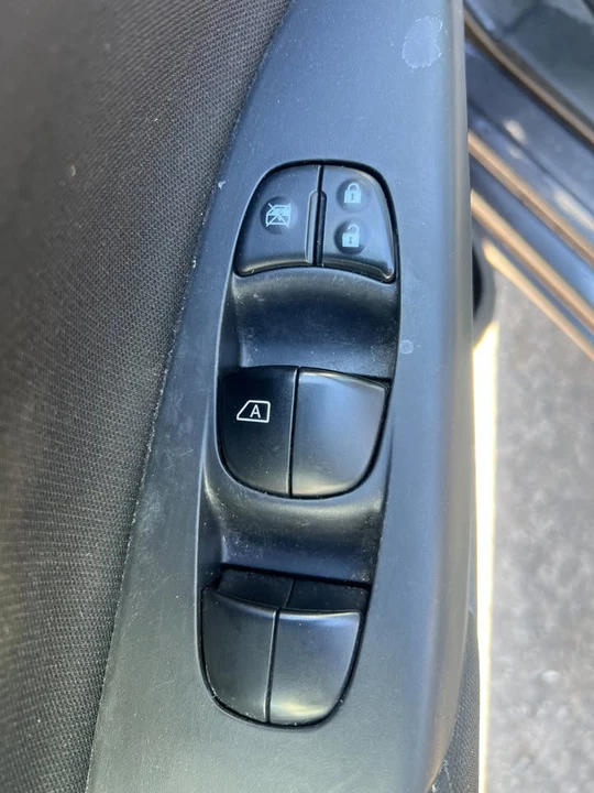 2015 Nissan Sentra 7th Gen - Image 12 of 17