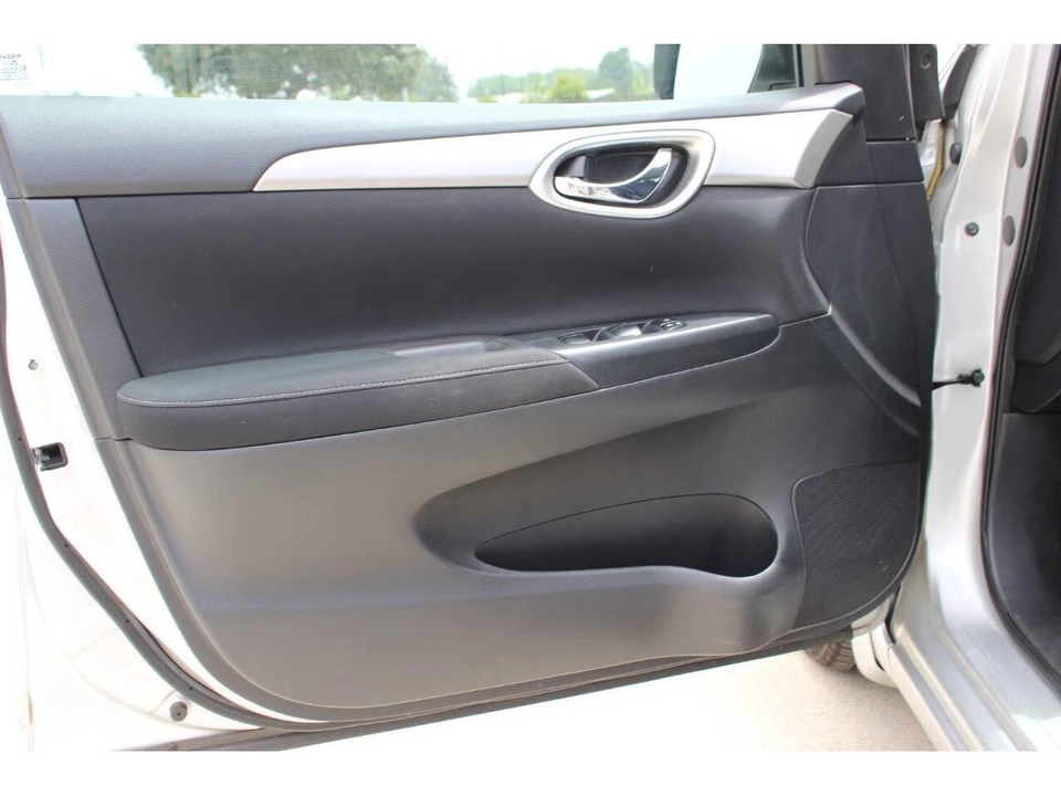 2015 Nissan Sentra 7th Gen - Image 18 of 31