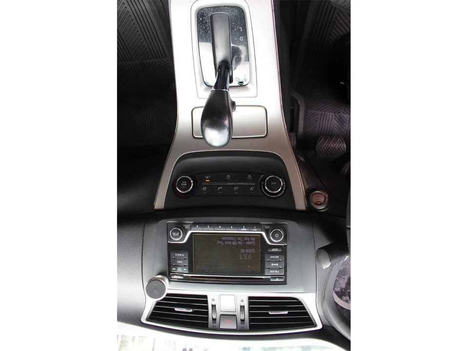 2015 Nissan Sentra 7th Gen - Image 19 of 31
