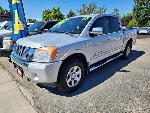2015 Nissan Titan SV Crew Cab