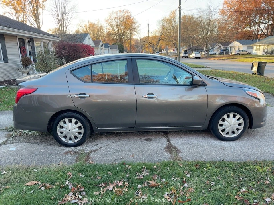 2015 Nissan Versa - Image 6 of 12