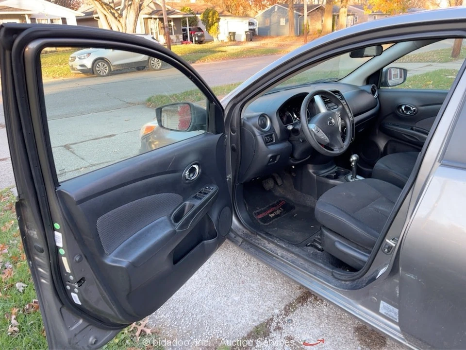 2015 Nissan Versa - Image 10 of 12