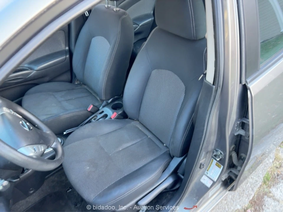 2015 Nissan Versa - Image 11 of 12